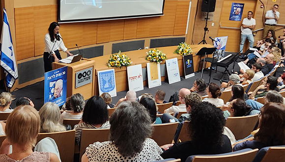 יו"ר אגודת הסטודנטיות והסטודנטים גל שינוטר