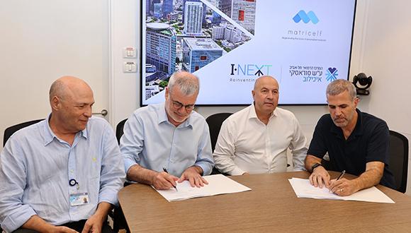 הנהלת מטריסלף והנהלת המרכז הרפואי תל אביב ע"ש סוראסקי (איכילוב) חתמו על הסכם לייצור בחדרים נקיים (Clean Rooms). צילום: בית החולים איכילוב