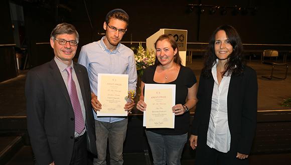 פרופ' רענן ריין עם שני זוכי התחרות (צילום: חן גלילי)